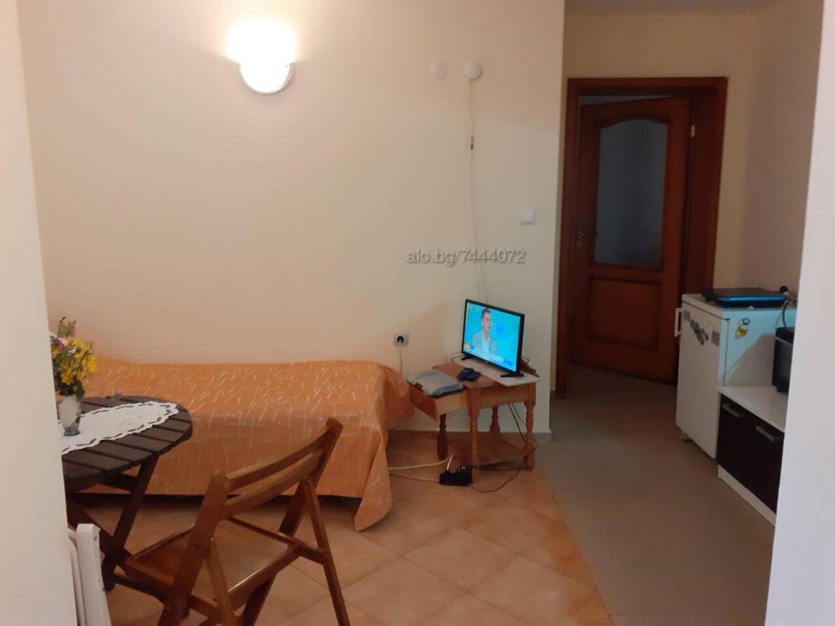 Private Studio Intsaraki - Sveti Vlas Extérieur photo